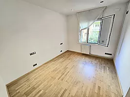 Pis exterior reformat fa pocs anys de 2 habitacions i vestidor al carrer calàbria!