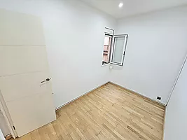 Pis exterior reformat fa pocs anys de 2 habitacions i vestidor al carrer calàbria!