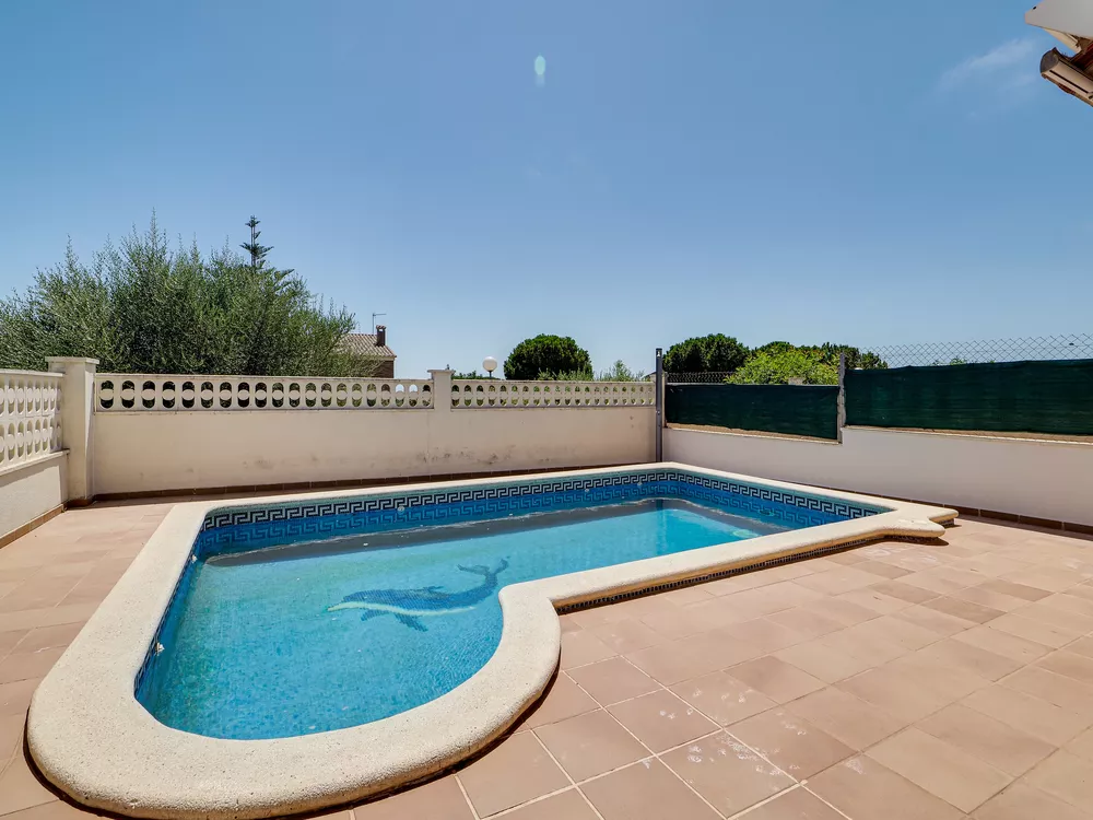 Corner semi-detached house for sale in Creixell - Tarragona