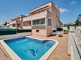 Corner semi-detached house for sale in Creixell - Tarragona