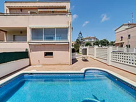 Corner semi-detached house for sale in Creixell - Tarragona