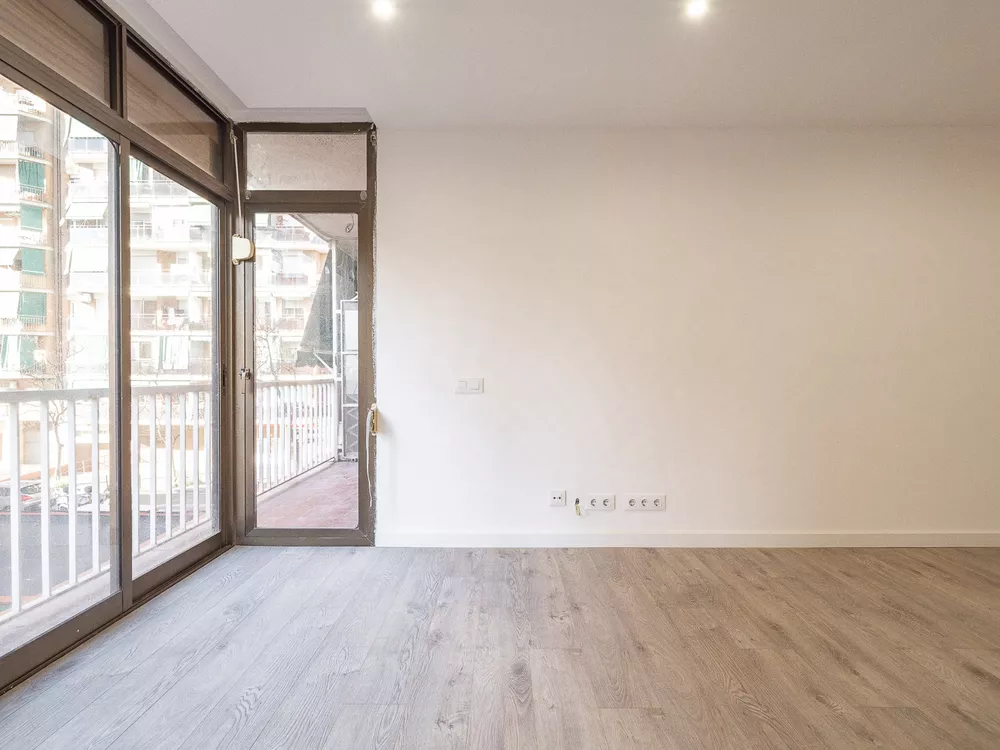 Acollidor i modern pis reformant de 101 m² a Provençals del Poblenou, amb excel·lents comunicacions i a pocs minuts de la platja