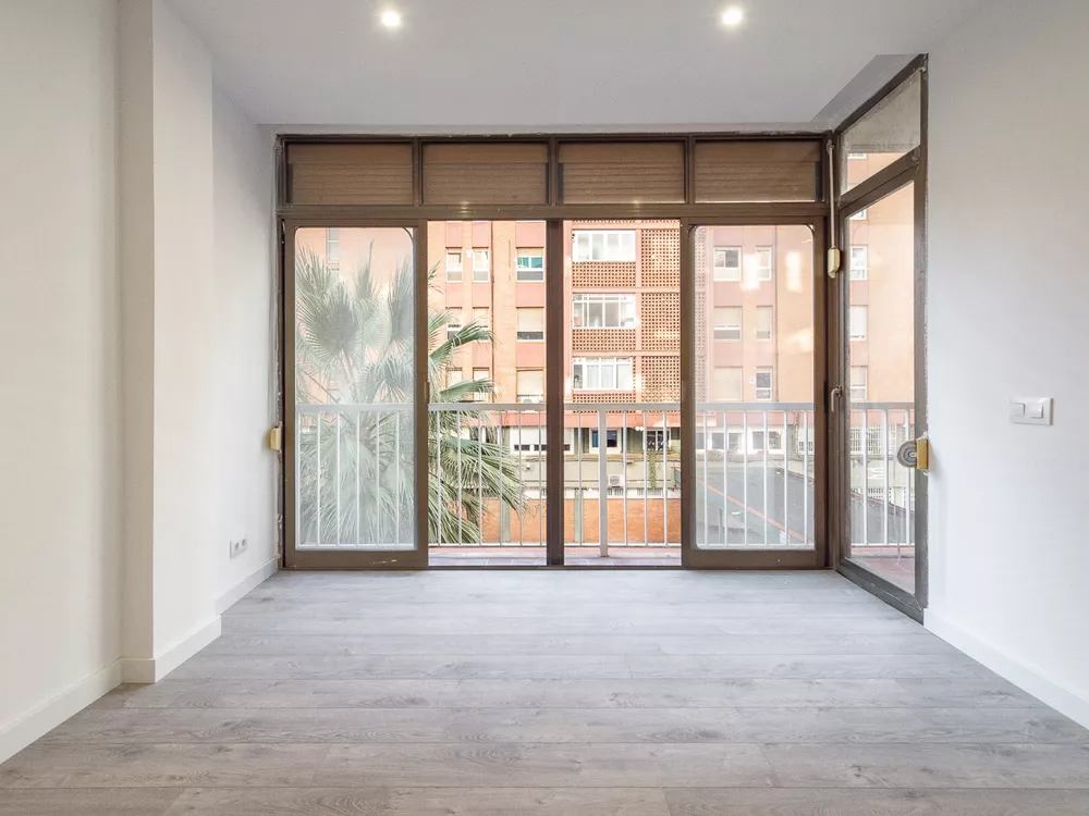 Acollidor i modern pis reformant de 101 m² a Provençals del Poblenou, amb excel·lents comunicacions i a pocs minuts de la platja