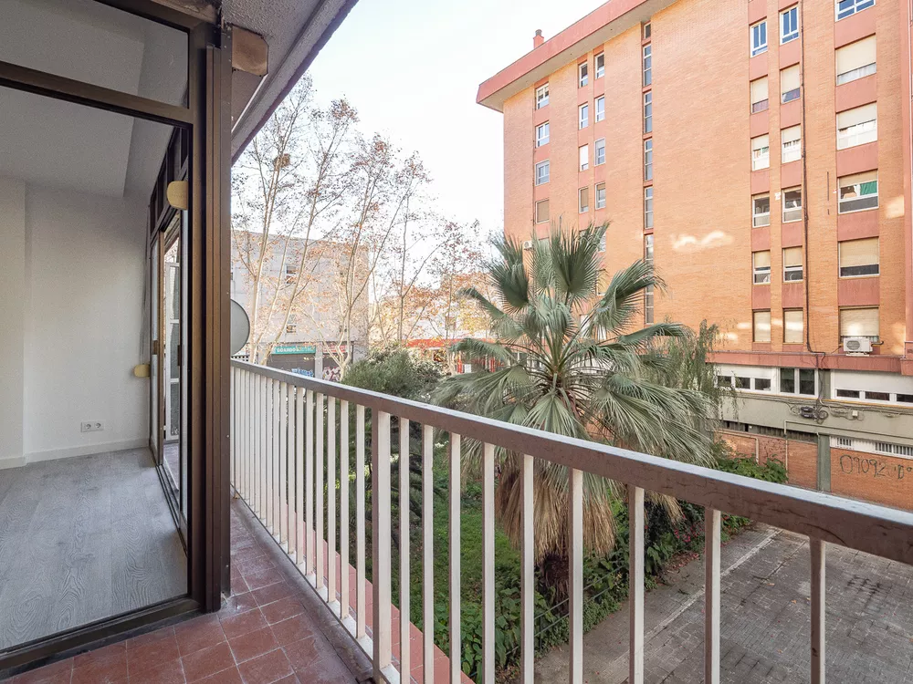 Acollidor i modern pis reformant de 101 m² a Provençals del Poblenou, amb excel·lents comunicacions i a pocs minuts de la platja